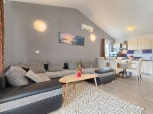 Holiday Home Goldi by Interhome