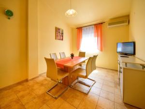 Apartment Fani-4 by Interhome 