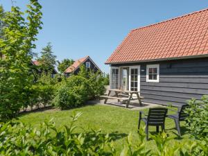 Holiday Home Zeeuwse Cottage Wemeldinge-3 by Interhome - 3-star hotels in Wemeldinge