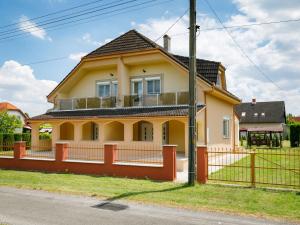 Apartment Daisy 2 by Interhome - 3hvězdičkové hotely ve městě Balatonmáriafürdő