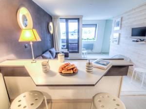 Studio Les Marinas-10 by Interhome