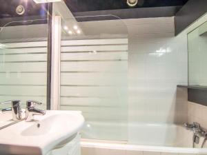 Studio Les Marinas-10 by Interhome