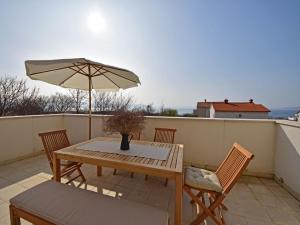 Apartment Cvit 2 by Interhome