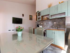 Apartment Starigrad-4 by Interhome