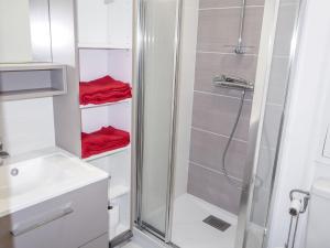 Apartment Les Jardins du Yacht Club by Interhome