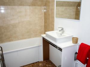 Apartment Les Jardins du Yacht Club by Interhome