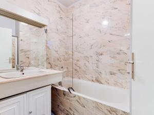 Apartment lHermitage-2 by Interhome