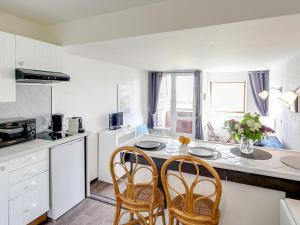 Studio Les Marinas-12 by Interhome