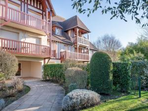 Apartment Domaine de Clairefontaine-3 by Interhome