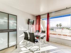 Apartment Les Jardins du Port-10 by Interhome