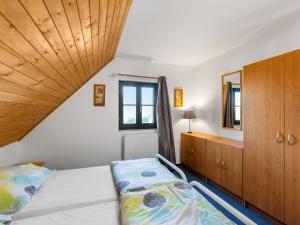Holiday Home Holiday Hill 51 by Interhome