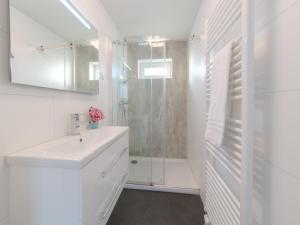 Holiday Home Ruisweg 103 by Interhome