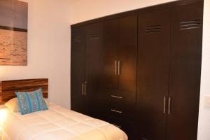 Beautiful condo with pool