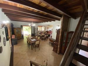 Lumiar chalé colonial lareira deck para beira rio particular e reservado área de lazer pertinho centro do bairro