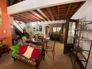 Lumiar chalé colonial lareira deck para beira rio particular e reservado área de lazer pertinho centro do bairro