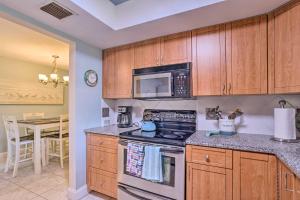 Jensen Beach Home with Pool Access Less Than 1 Mi to Beach!