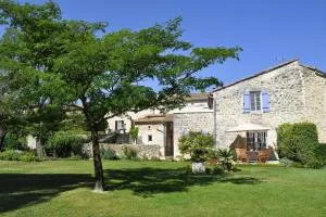 Charming stone house with terrace and garden, Lussan - Vallérargues