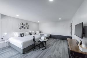 Blu Monkey Boutique Bangsaen