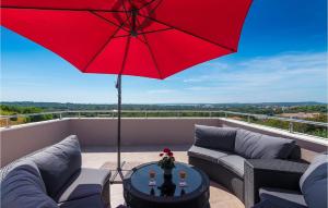 Lovely Home In Liznjan With House Sea View 
