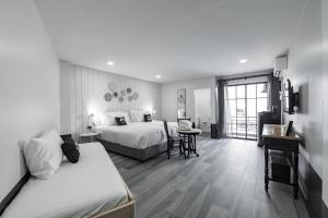 Blu Monkey Boutique Bangsaen