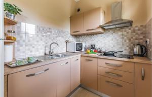 Stunning Apartment In Liznjan With Wifi