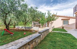 Stunning Apartment In Liznjan With Wifi