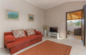 Three-Bedroom Holiday Home In Katun