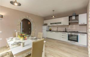 Three-Bedroom Holiday Home In Katun