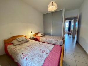 Maisons de vacances Gite Alleyrac, 4 pieces, 6 personnes - FR-1-582-66 : photos des chambres