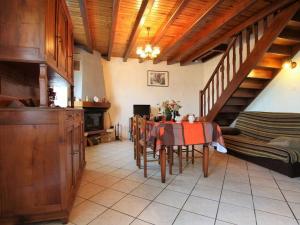 Maisons de vacances Gite Jullianges, 3 pieces, 5 personnes - FR-1-582-214 : photos des chambres