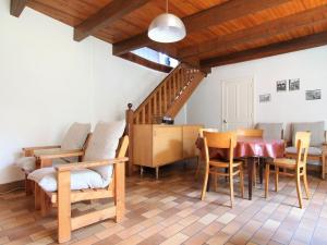 Maisons de vacances Gite Blesle, 3 pieces, 4 personnes - FR-1-582-14 : photos des chambres