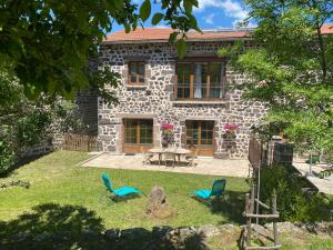 Maisons de vacances Gite Saint-Christophe-sur-Dolaison, 4 pieces, 8 personnes - FR-1-582-284 : photos des chambres