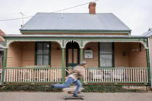 Ned Kelly’s Marlo Cottage - in the best Beechworth location - Beechworth