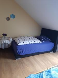 Der kleine Bauernhof keine Arbeiter zadnych pracownikow