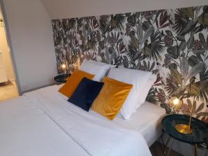 B&B / Chambres d'hotes Demeure de Manneville - SPA - 1Km des plages de Cabourg : photos des chambres