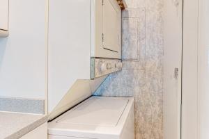 Sea Colony -- 2C Annapolis Garden