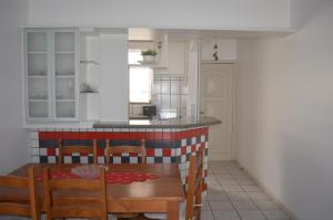 50 metros da praia- 5 pessoas apto 111