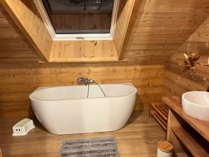 Maisons de vacances Gite 5* piscine interieure, sauna, a 20 mins des pistes de ski, a 300 m d’un Lac : photos des chambres