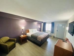 King Room - Non-Smoking room in Executive Inn
