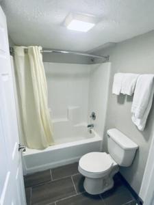 Queen Room with Two Queen Beds - Non-Smoking room in Executive Inn