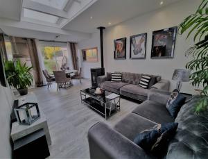 Appartements Oasis Citadine Terrasse intime jardin privatif en plein centre ville 70m2 : Appartement 2 Chambres