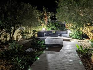 Sunset on Birubi pet friendly air con water views WI-FI and outdoor spa