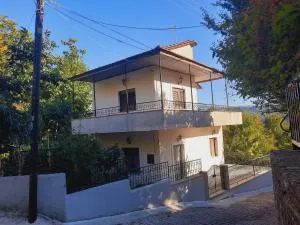 House in Lozetsi Village - Kostitsi