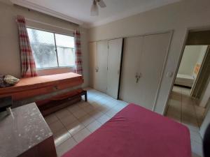 Lindo apartamento 50 metros da praia do morro, três quartos e duas vagas de garagem