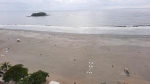 aPTO 3 QUARTOS NO CENTRO À BEIRA MAR