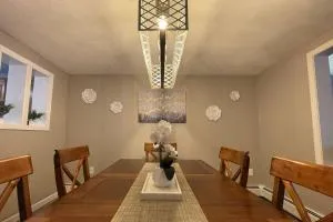 Spacious Family Lake & Ski House - Washington