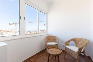 White & Blue Vintage Home in Graça