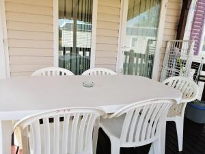 Bungalow cosy à Onzain avec terrasse & piscine partagée