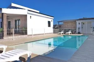 Chalet moderno con pisicina - Los Naveros