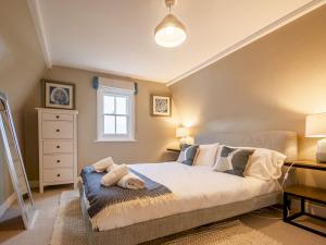 The Rafters - Impressive High Street Apartment - Pass the Keys